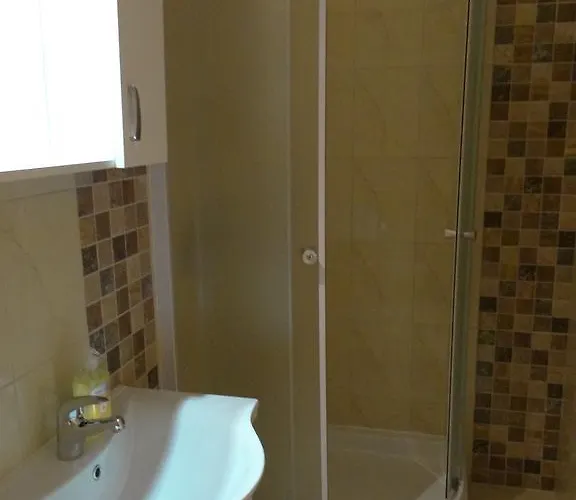 Stella לינה וארוחת בוקר