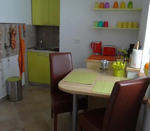 לינה וארוחת בוקר Stella 3*